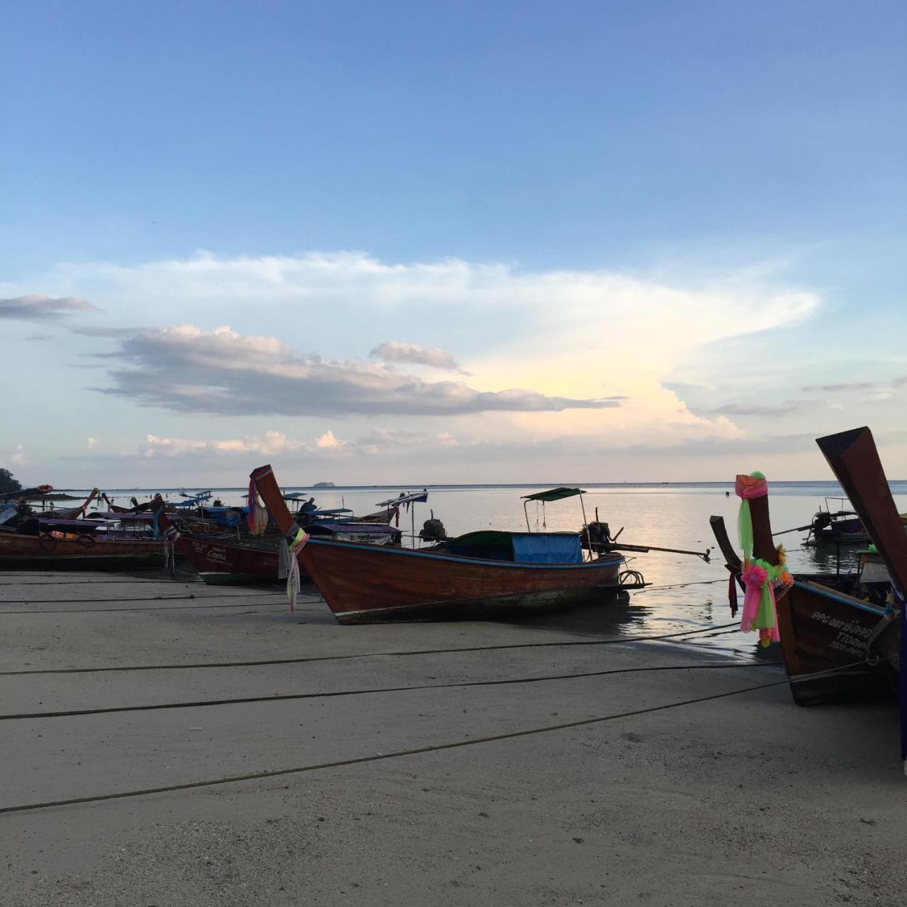 Phi Phi Sea And Hill Resort Exterior photo