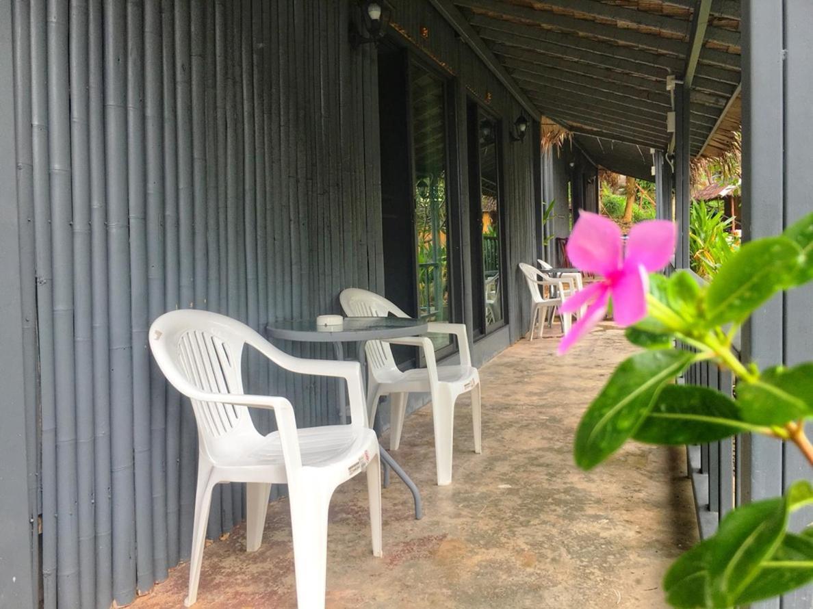 Phi Phi Sea And Hill Resort Exterior photo